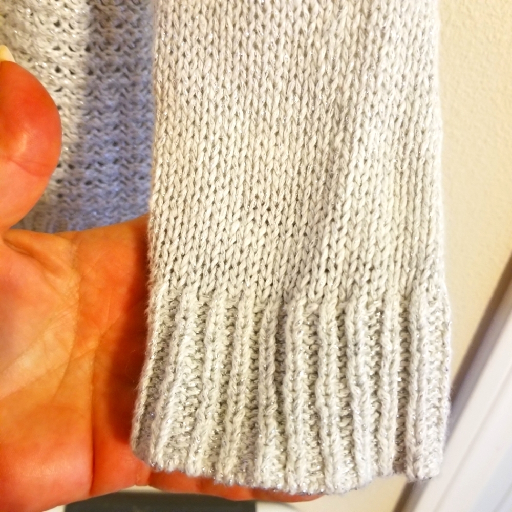 BANANA REPUBLIC CABLE KNIT V NECK SWEATER - Picture 7 of 7